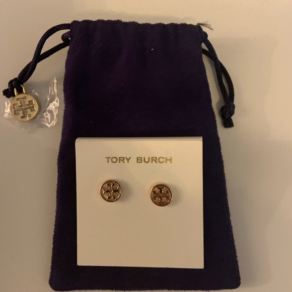 TORY BURCH LOGO CIRCLE STUDS EARRINGS IN ROSE GOLD - Picture 2 of 4